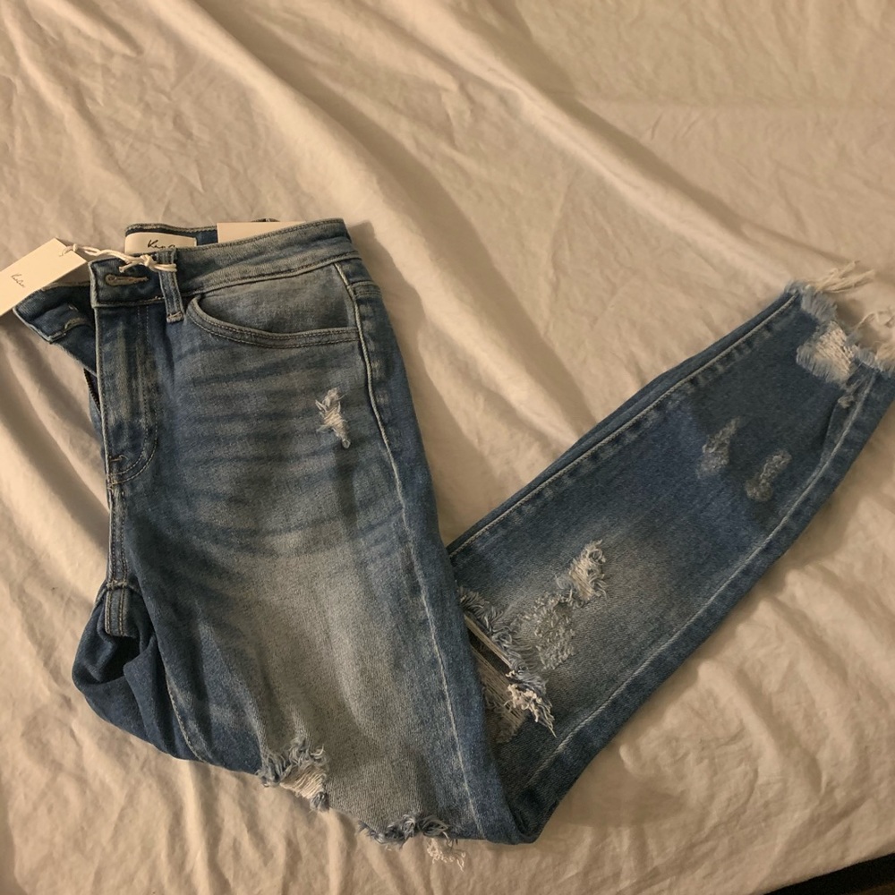 Size 5/26 brand new with tag KanCan jeans.